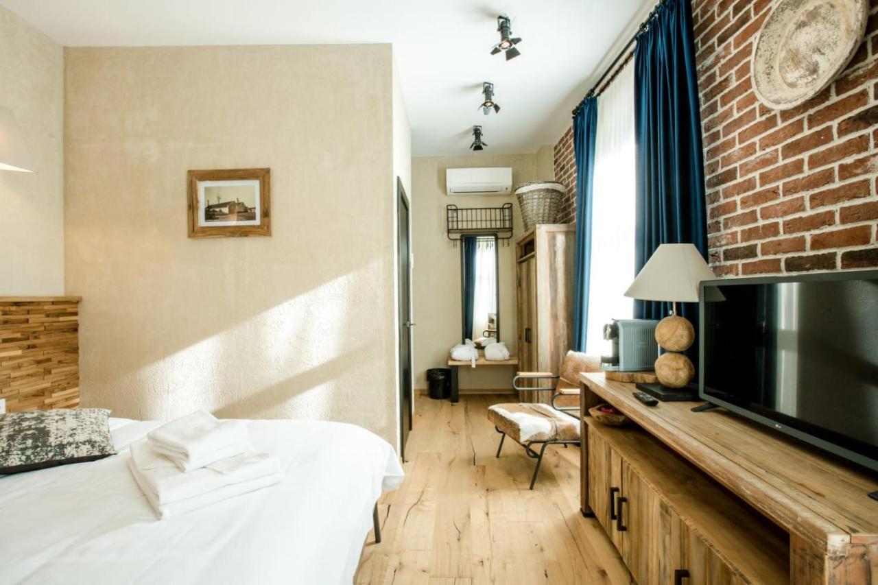 Acsa Inn Крайова Екстер'єр фото