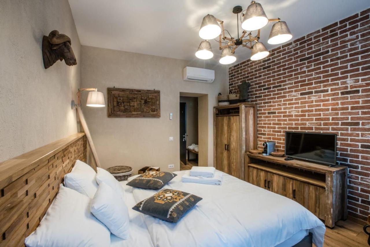 Acsa Inn Крайова Екстер'єр фото