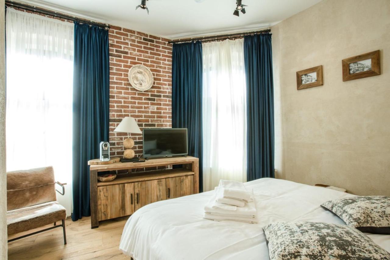 Acsa Inn Крайова Екстер'єр фото